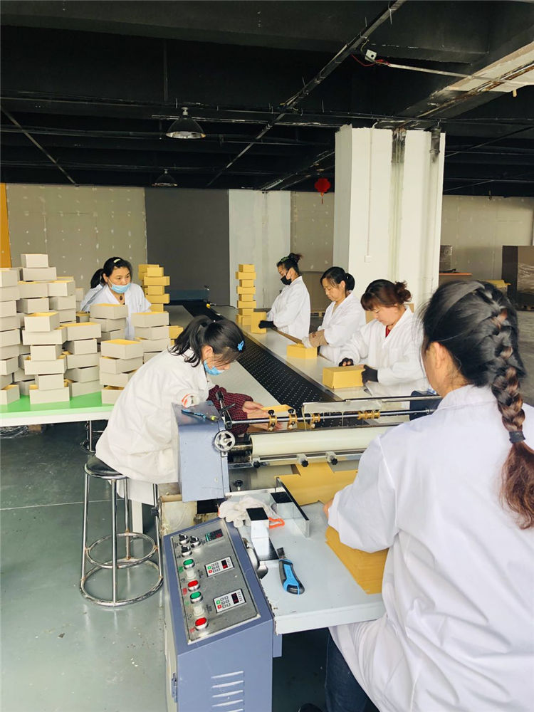 米乐m6官网登录入口:走亲访友礼盒包装这样选更显心意